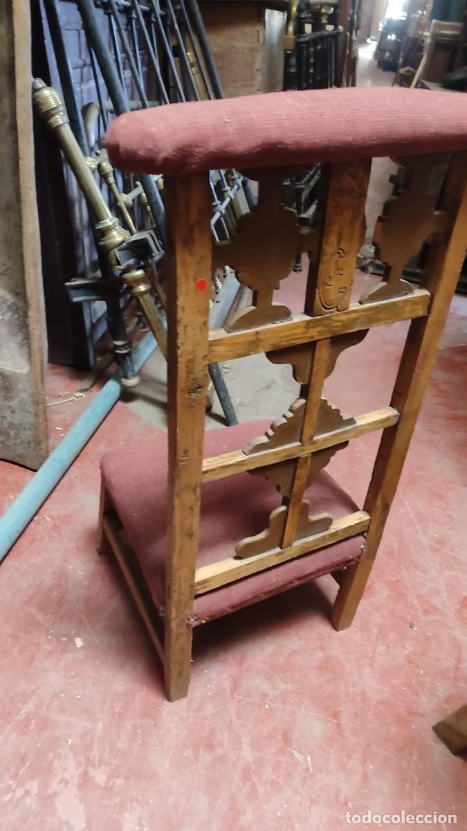 Antig&uuml;edades: Reclinatorio rustico, con iniciales grabadas - Foto 5