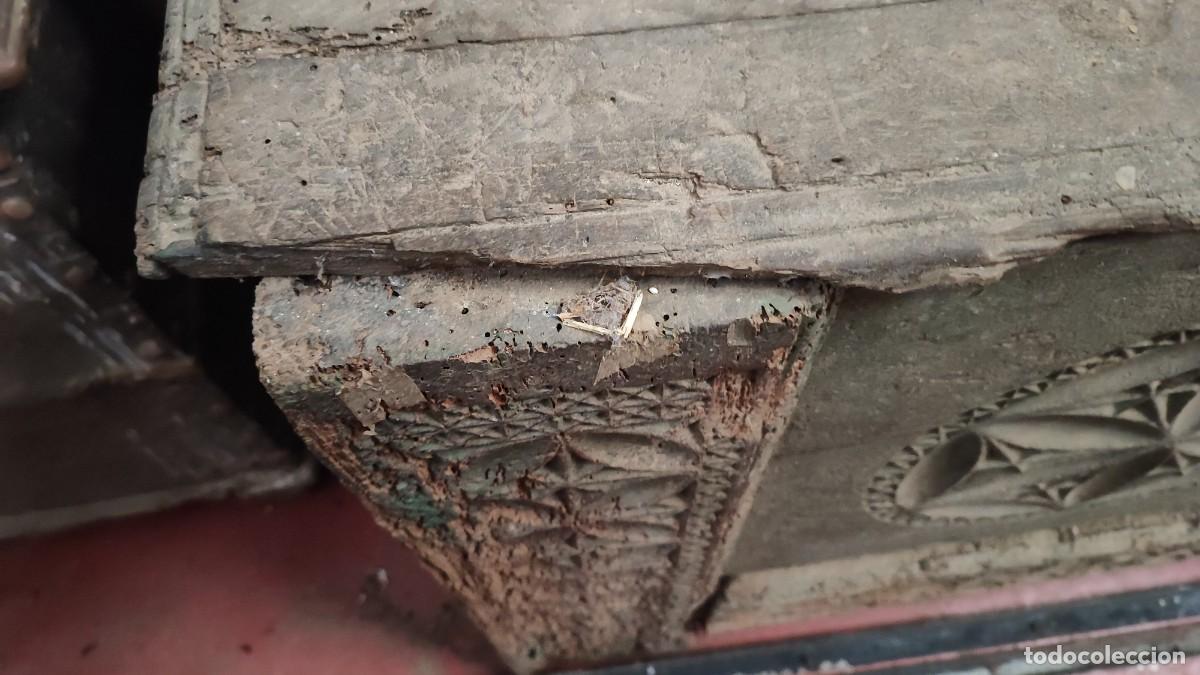 Antig&uuml;edades: Gran arcon de alta epoca, en madera tallada - Foto 4
