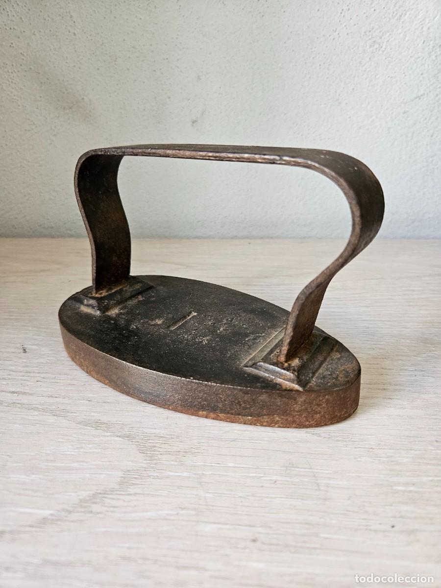 Antig&uuml;edades: Plancha antigua de hierro - Foto 1