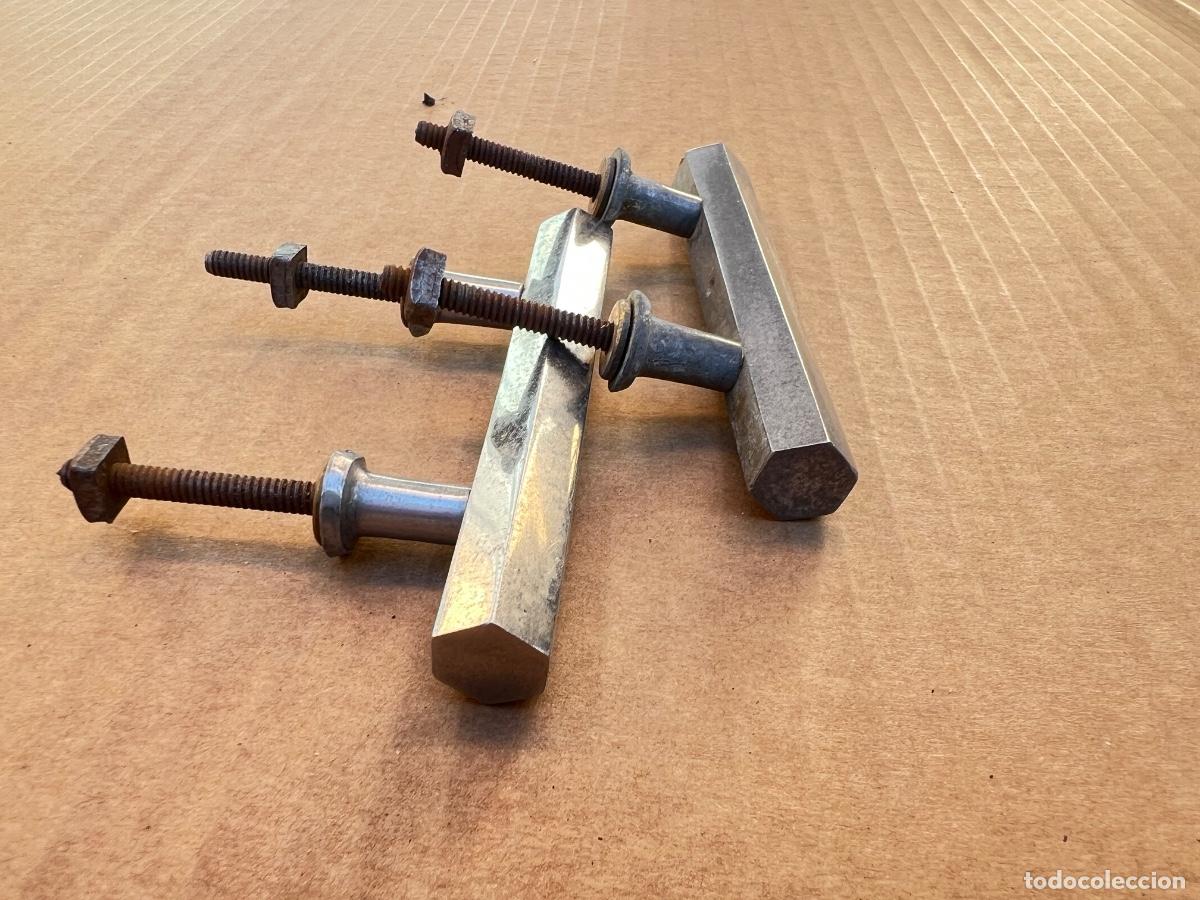 Antig&uuml;edades: 2 tiradores de aluminio - Foto 1