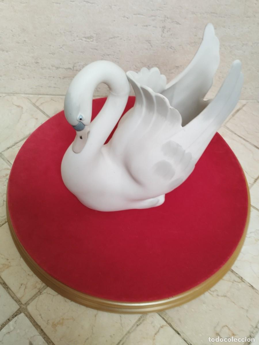 Antig&uuml;edades: CISNE FABRICADO EN PORCELANA BISCUIT - Foto 1
