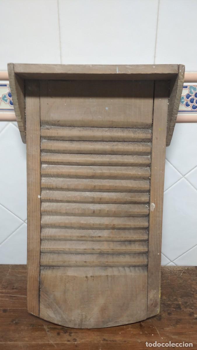 Antig&uuml;edades: Antigua tabla de lavar. - Foto 1