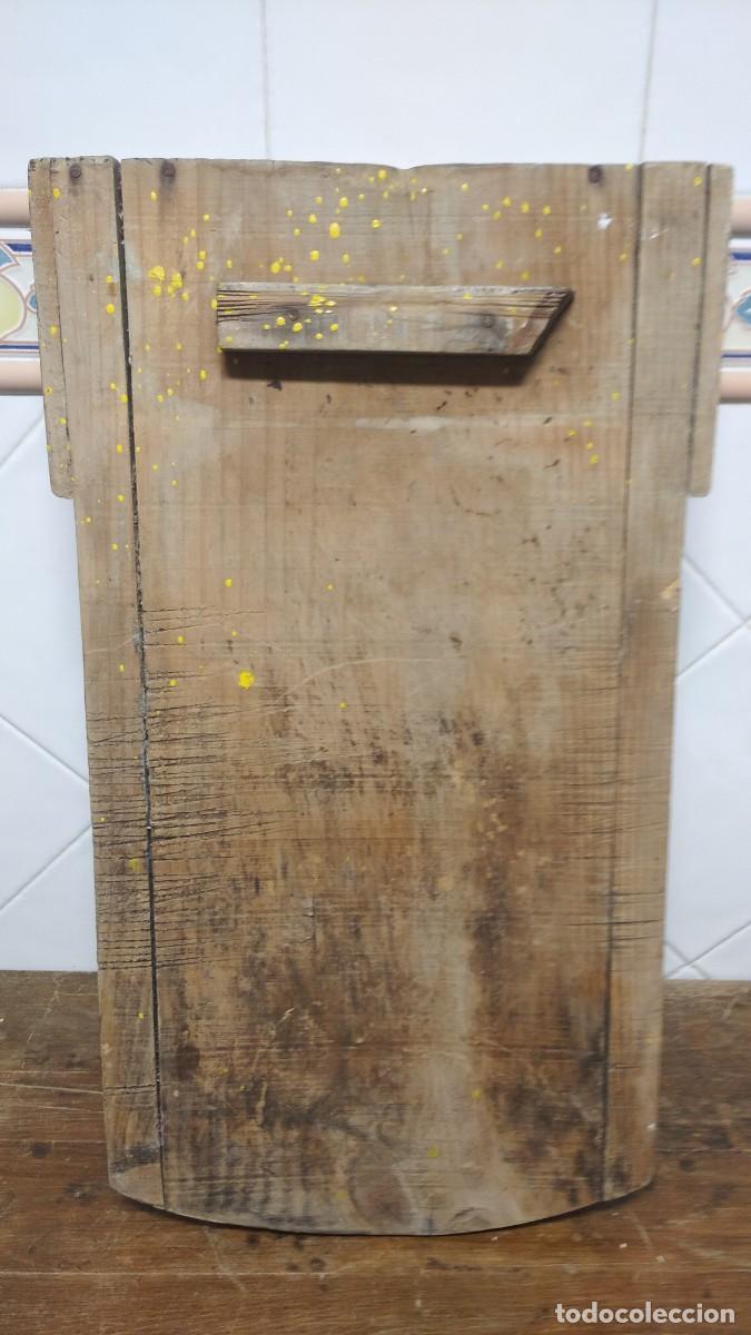 Antig&uuml;edades: Antigua tabla de lavar. - Foto 2