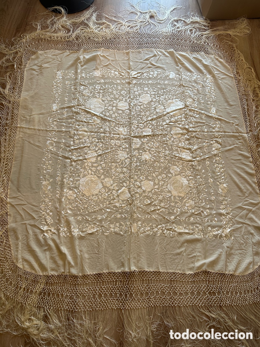 Antig&uuml;edades: Mant&oacute;n color crema , beige .