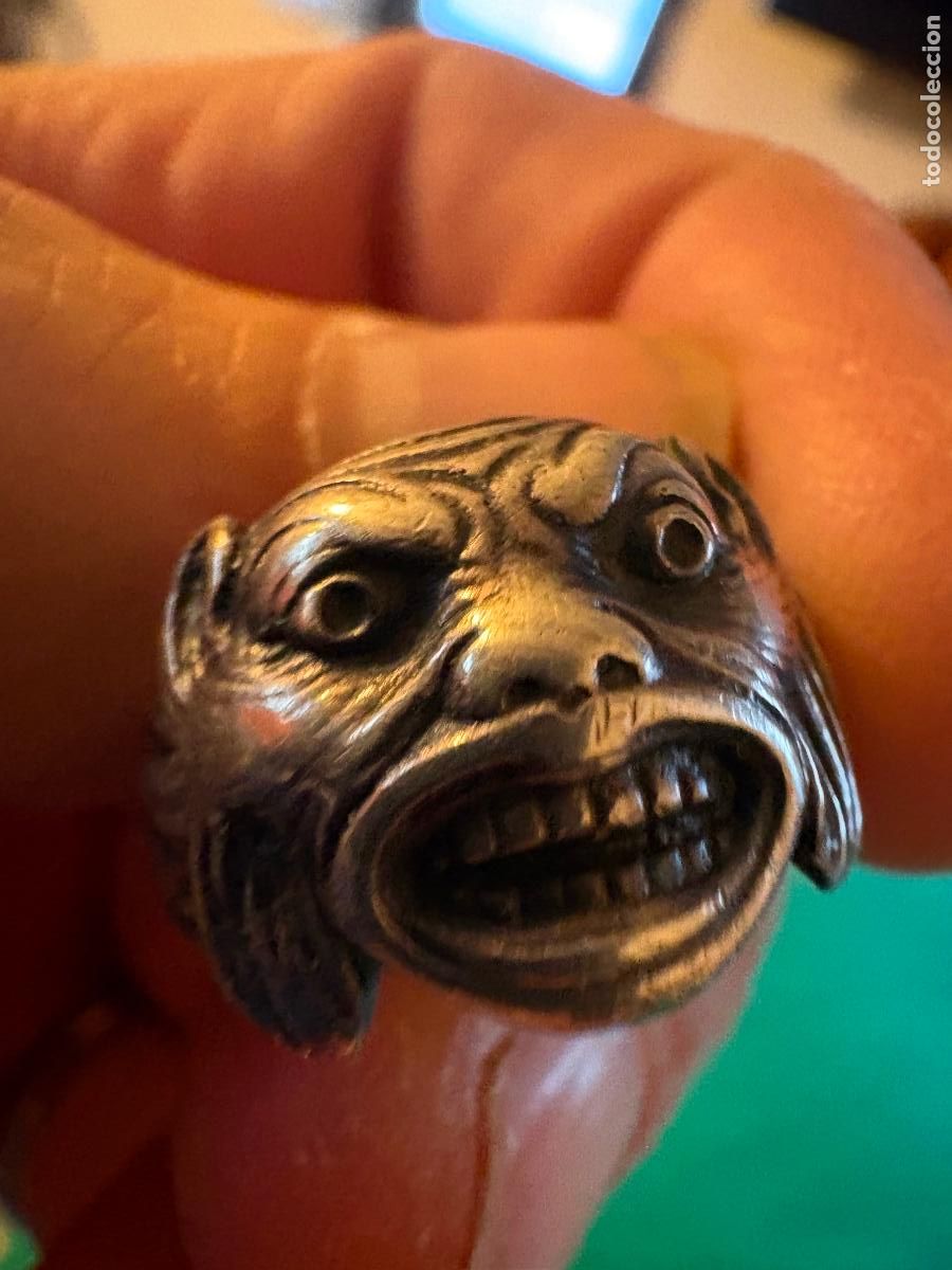 Antig&uuml;edades: Raro anillo de plata con personaje mitol&oacute;gico para caballero
