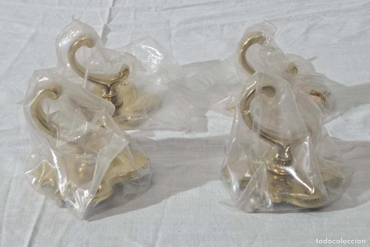 Antig&uuml;edades: 4 apliques perchas de bronce, nuevos - Foto 3