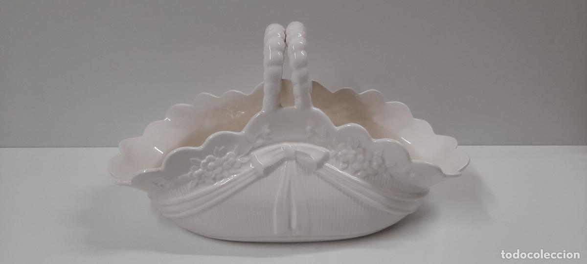 Antig&uuml;edades: BONITA CESTA DE PORCELANA BLANCA - CENTRO DE MESA . REALIZADA POR HISPANIA . A&Ntilde;OS 70 . FRENTE 43 CM