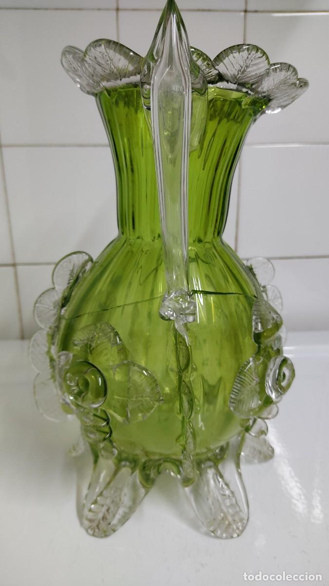 Antig&uuml;edades: Jarr&oacute;n de cristal con flores en relieve - Foto 15