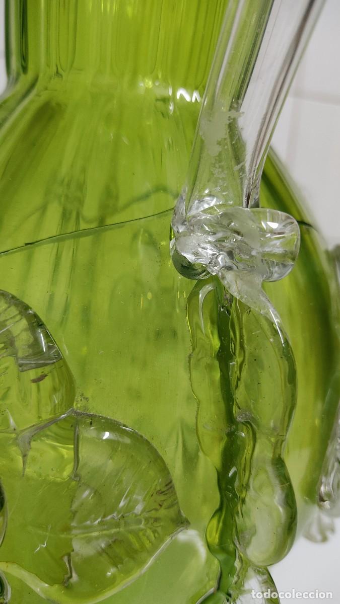 Antig&uuml;edades: Jarr&oacute;n de cristal con flores en relieve - Foto 16