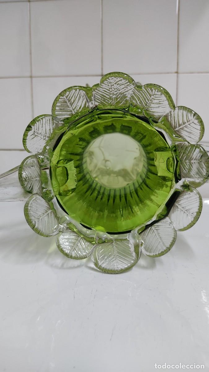 Antig&uuml;edades: Jarr&oacute;n de cristal con flores en relieve - Foto 21