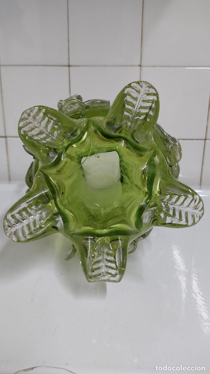 Antig&uuml;edades: Jarr&oacute;n de cristal con flores en relieve - Foto 22