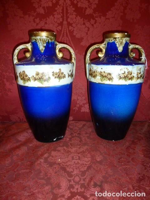 Antig&uuml;edades: Pareja jarrones &aacute;nforas azul cobalto - Foto 1