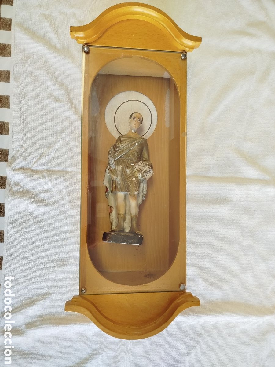 Antig&uuml;edades: Antigua escultura de San Pancracio (siglo XIX) en estuco, con hurna de madera.