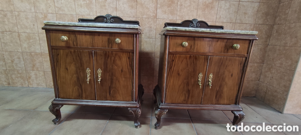 Antig&uuml;edades: Pareja de mesitas de noche - Foto 2