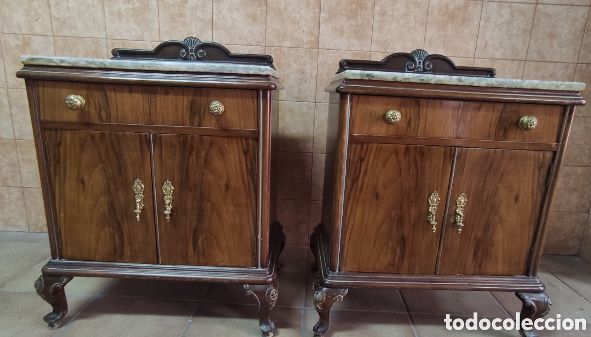 Antig&uuml;edades: Pareja de mesitas de noche - Foto 1