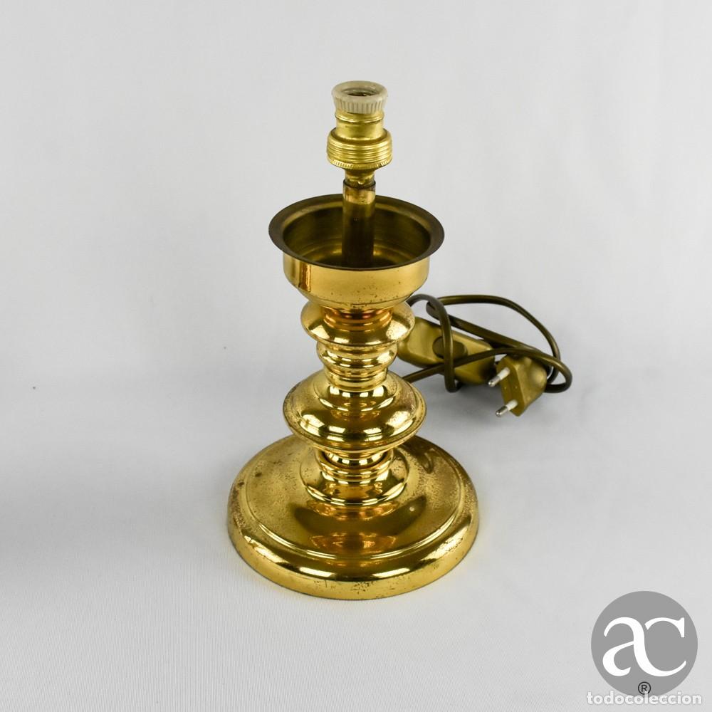Antig&uuml;edades: Par de candeeiros em metal dourado - Foto 2