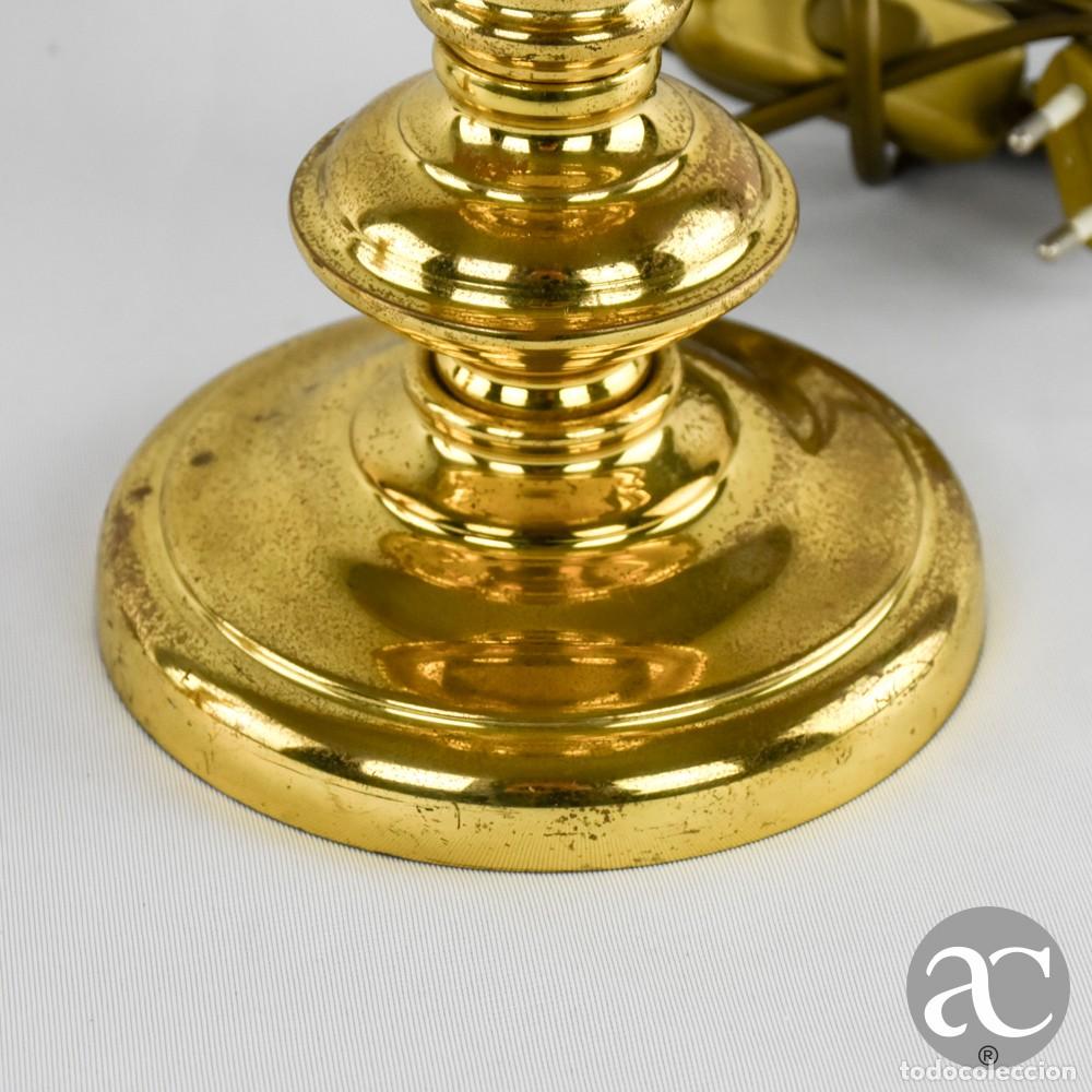 Antig&uuml;edades: Par de candeeiros em metal dourado - Foto 4