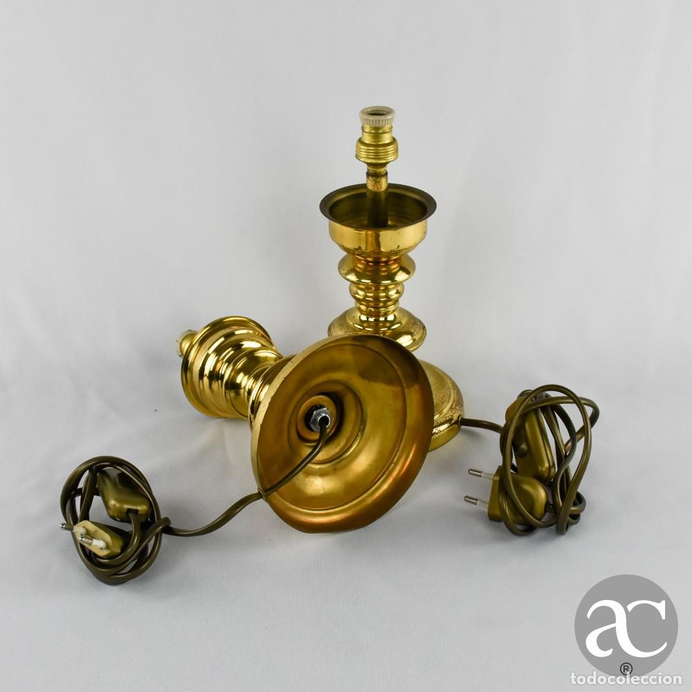 Antig&uuml;edades: Par de candeeiros em metal dourado - Foto 5