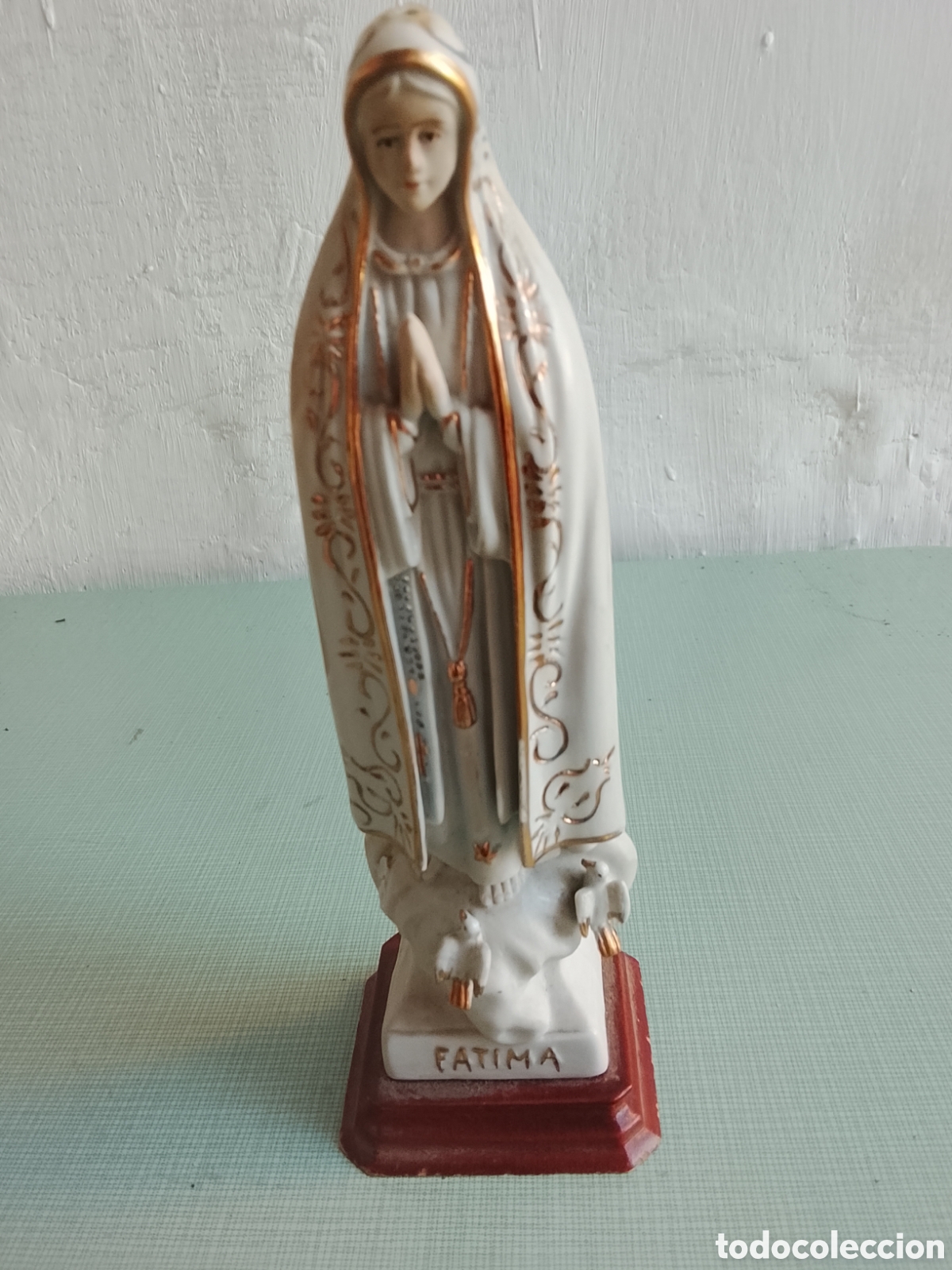 Antig&uuml;edades: Bonita figura de la virgen de F&aacute;tima de porcelana.