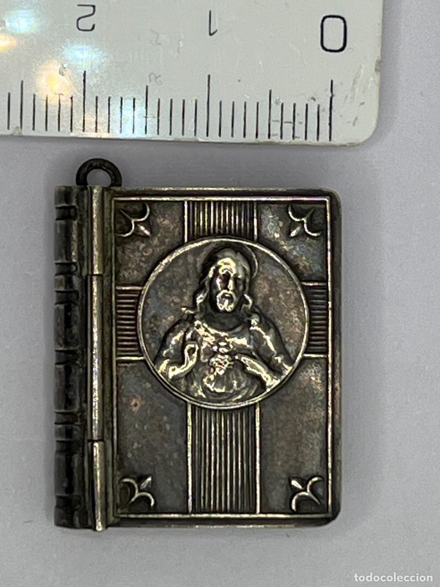 Antig&uuml;edades: CAJA CON ROSARIO MINIATURA LIBRO SAGRADO CORAZ&Oacute;N