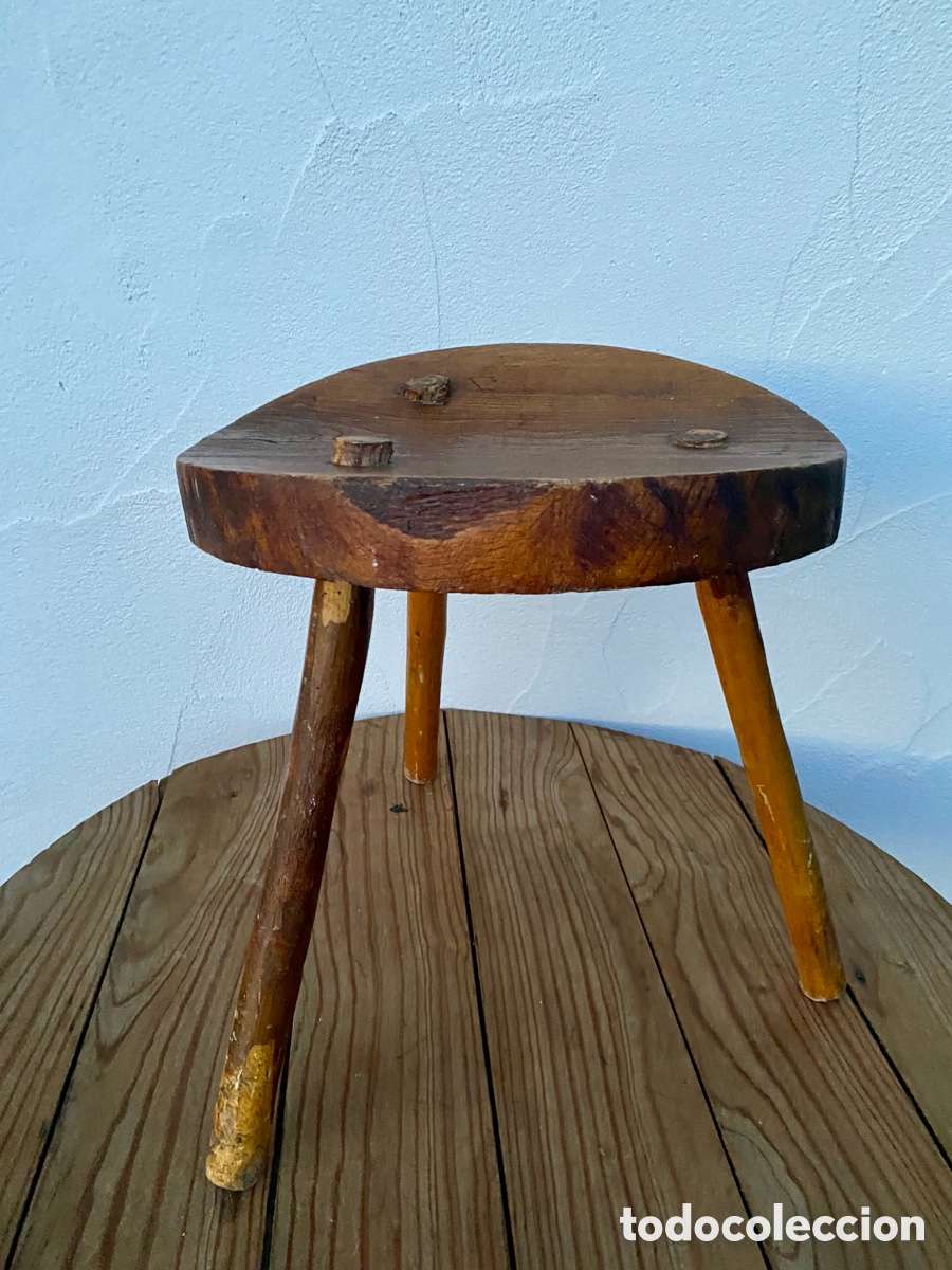 Antig&uuml;edades: Taburete antiguo de tres patas - Foto 4
