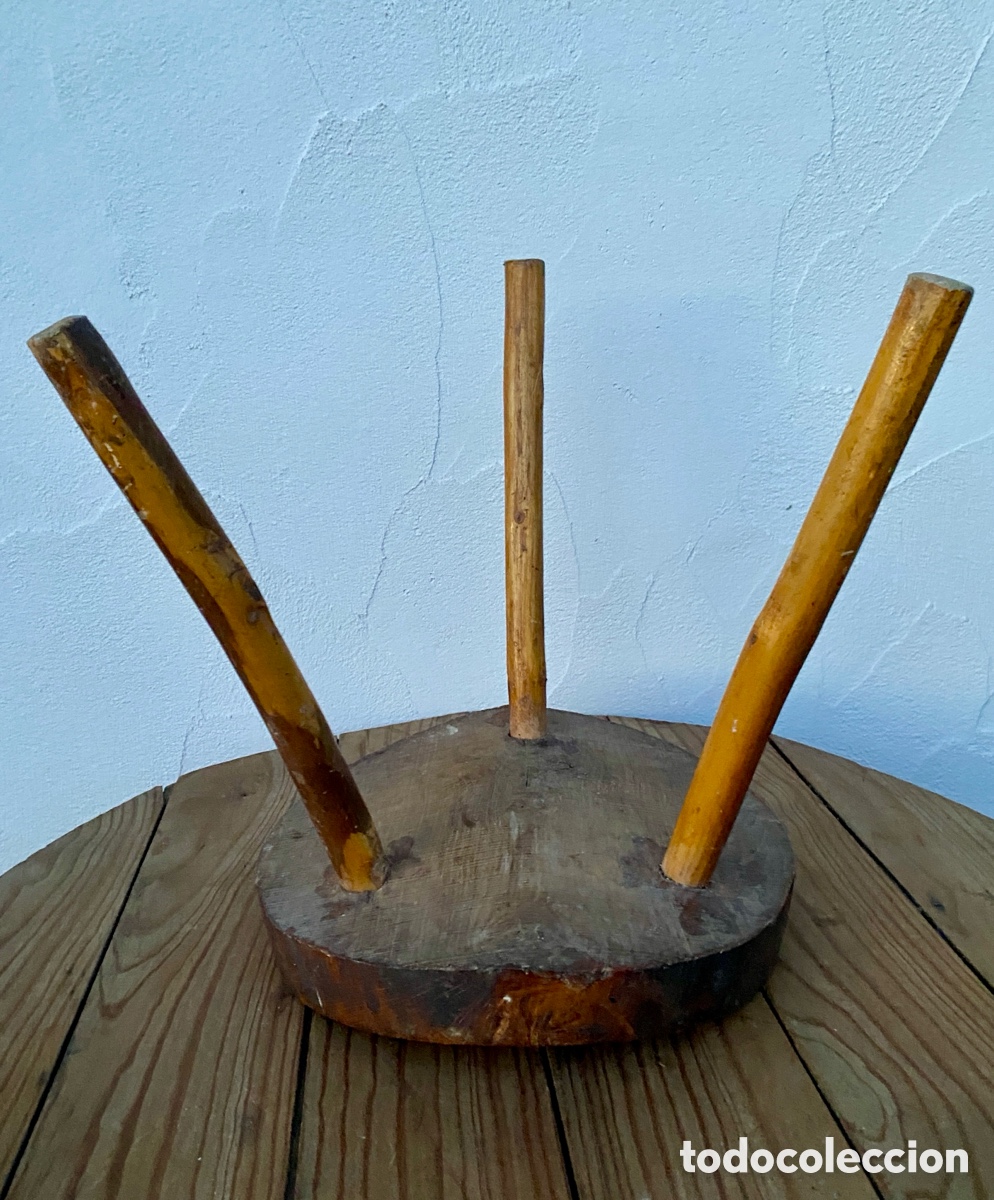 Antig&uuml;edades: Taburete antiguo de tres patas - Foto 6