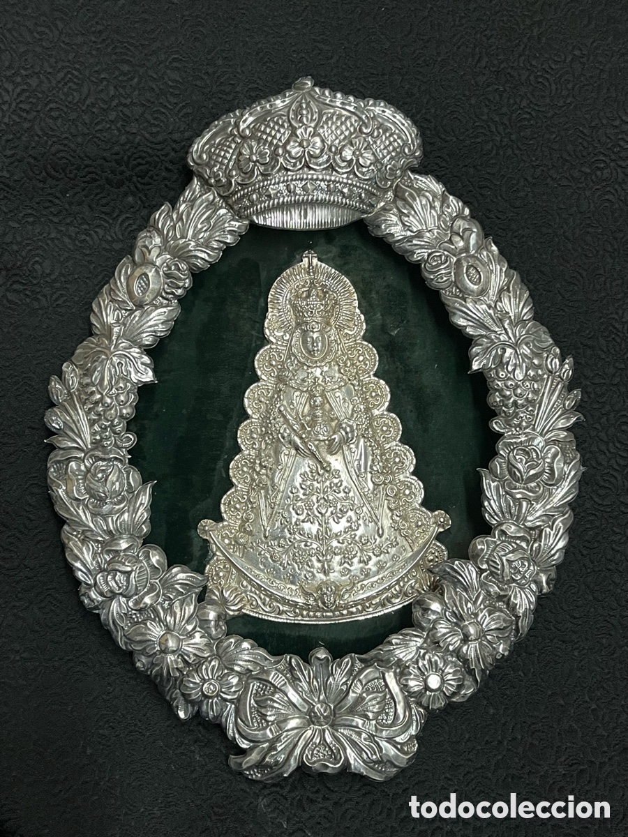 Antiques: Virgen del Rocio, relicario metal plateado. 40 cm x 31 cm .