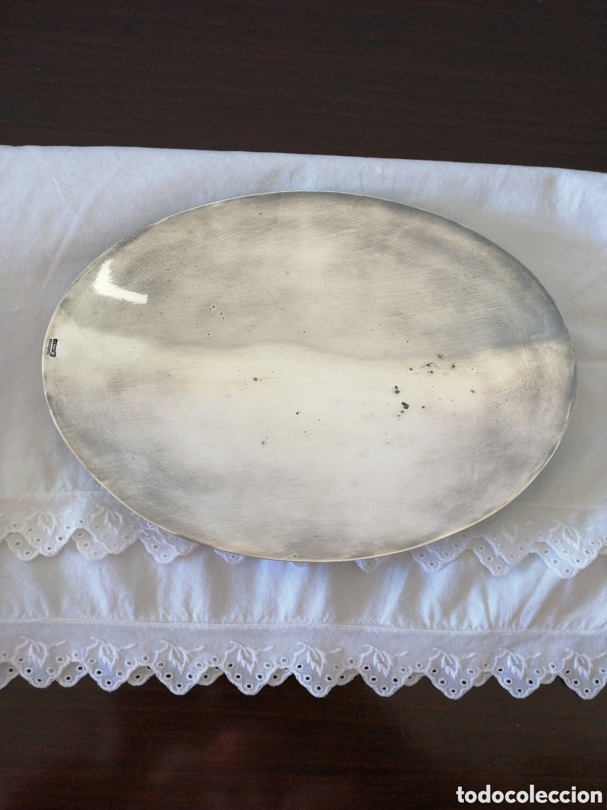 Antig&uuml;edades: Bandeja de comuni&oacute;n plateada sello Meneses - Foto 1