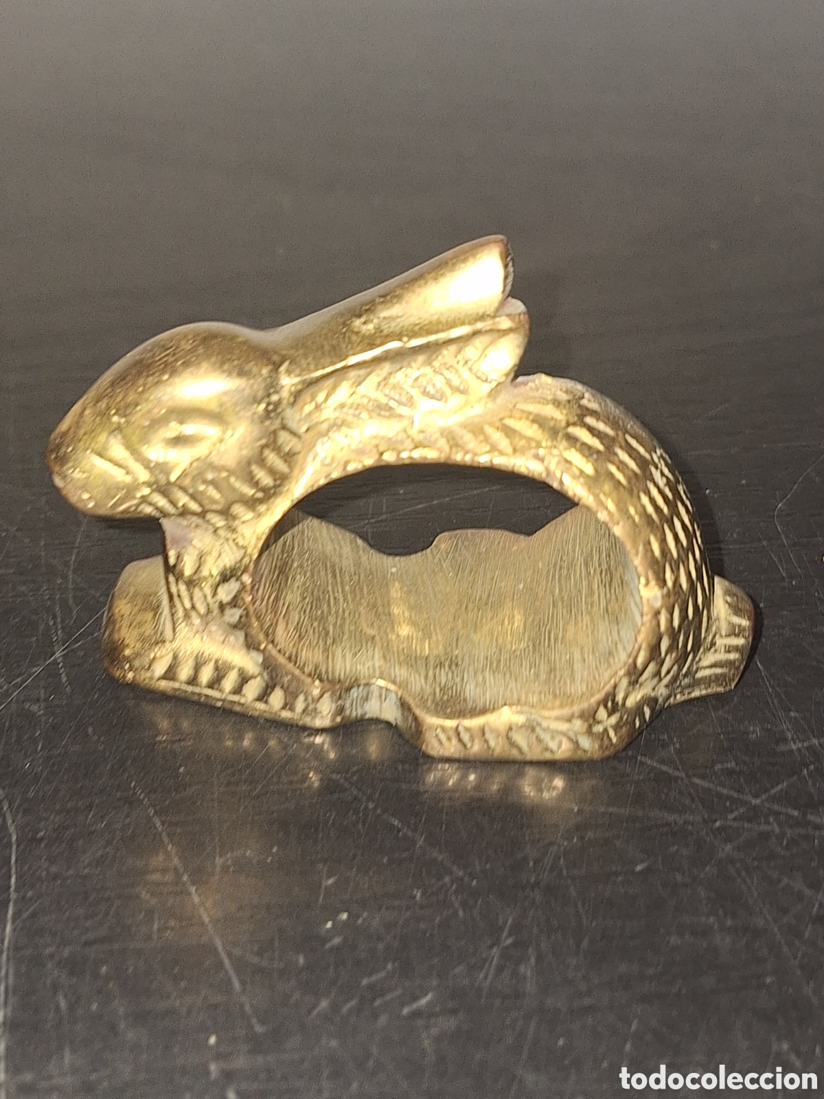 Antig&uuml;edades: Antiguo servilletero met&aacute;lico con forma de conejo