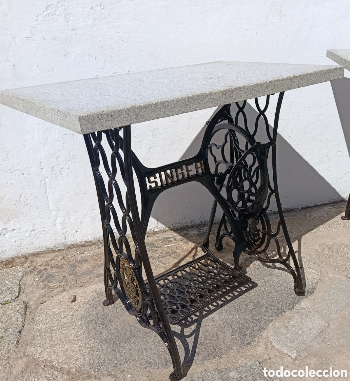 Antig&uuml;edades: Dos mesas de forja Singer y granito - Foto 2