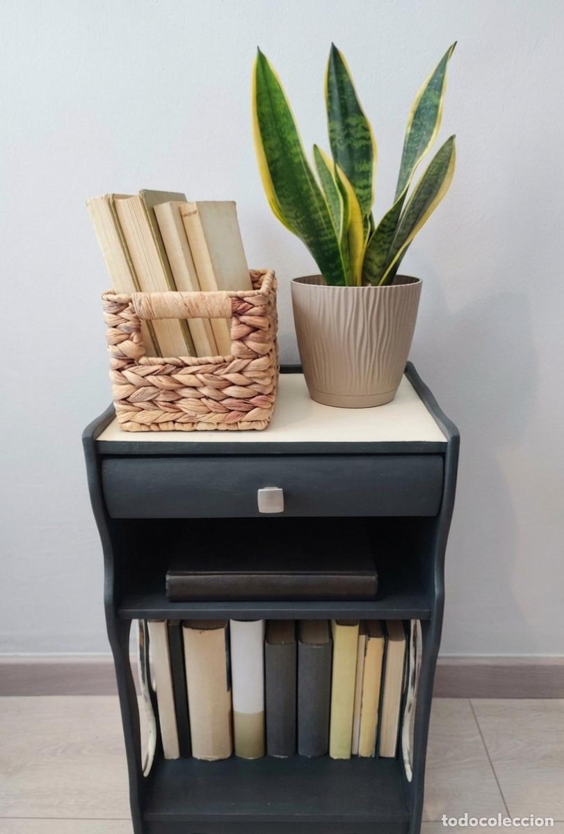 Antig&uuml;edades: Mesa auxiliar restaurada de dise&ntilde;o. - Foto 1