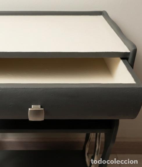 Antig&uuml;edades: Mesa auxiliar restaurada de dise&ntilde;o. - Foto 2