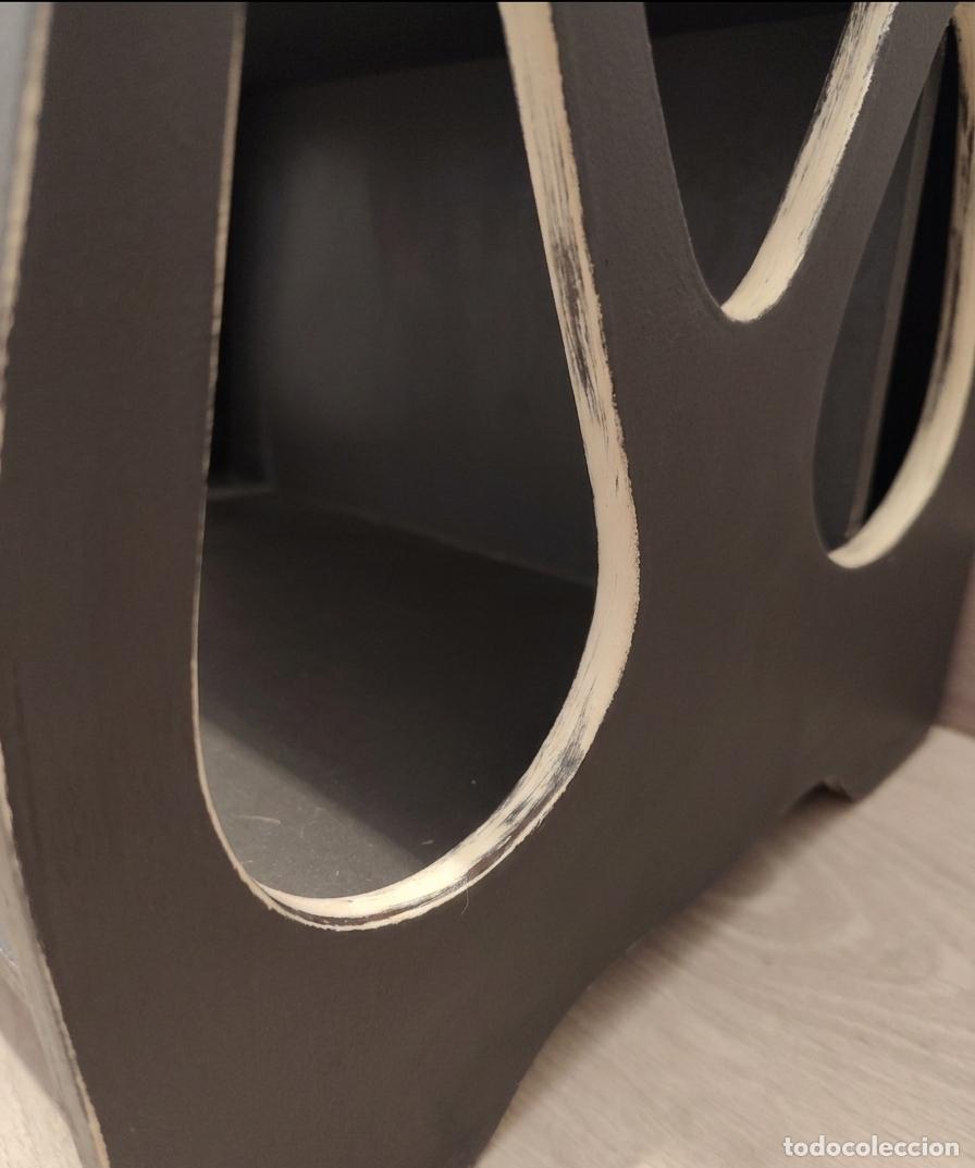 Antig&uuml;edades: Mesa auxiliar restaurada de dise&ntilde;o. - Foto 5