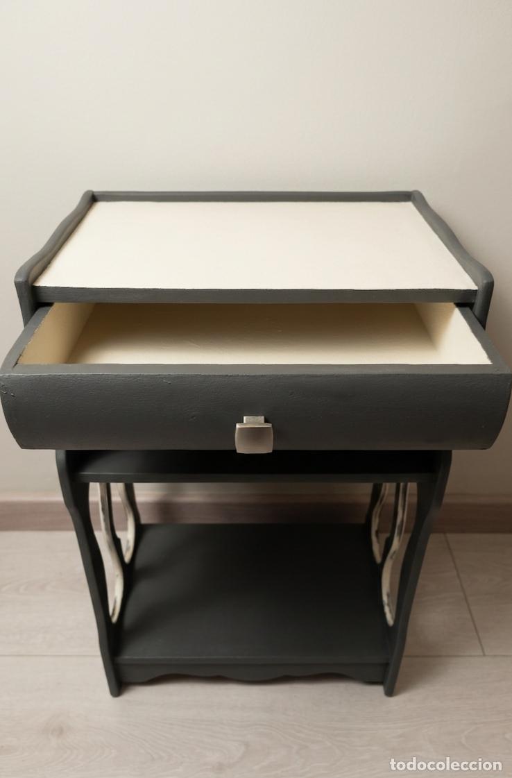 Antig&uuml;edades: Mesa auxiliar restaurada de dise&ntilde;o. - Foto 7