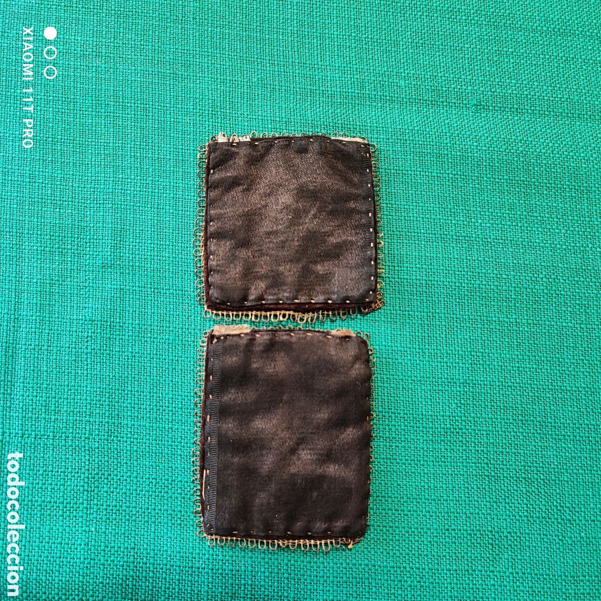Antig&uuml;edades: Pareja de escapularios bordados en hilo de oro - Foto 3