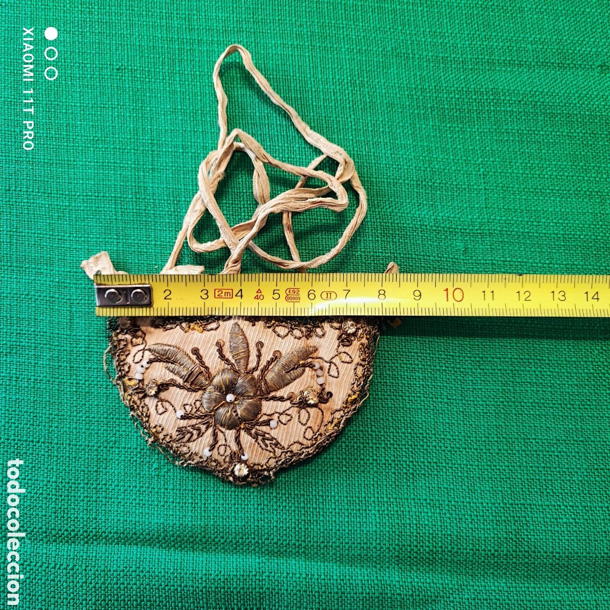 Antig&uuml;edades: Escapulario bordado con hilo de oro. - Foto 2