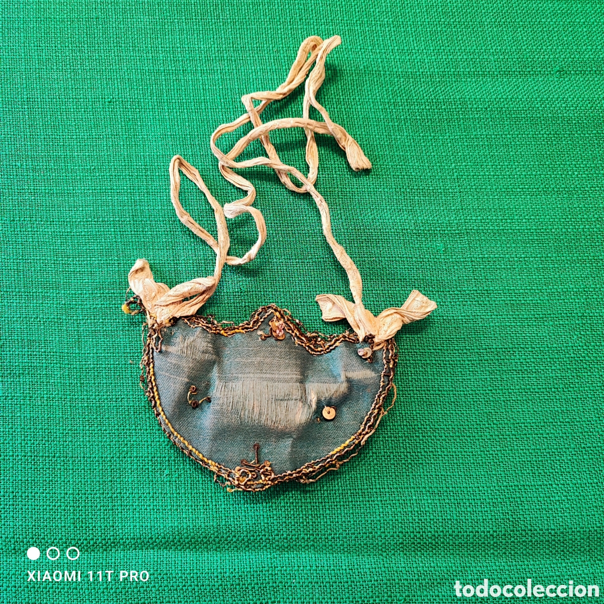 Antig&uuml;edades: Escapulario bordado con hilo de oro. - Foto 3