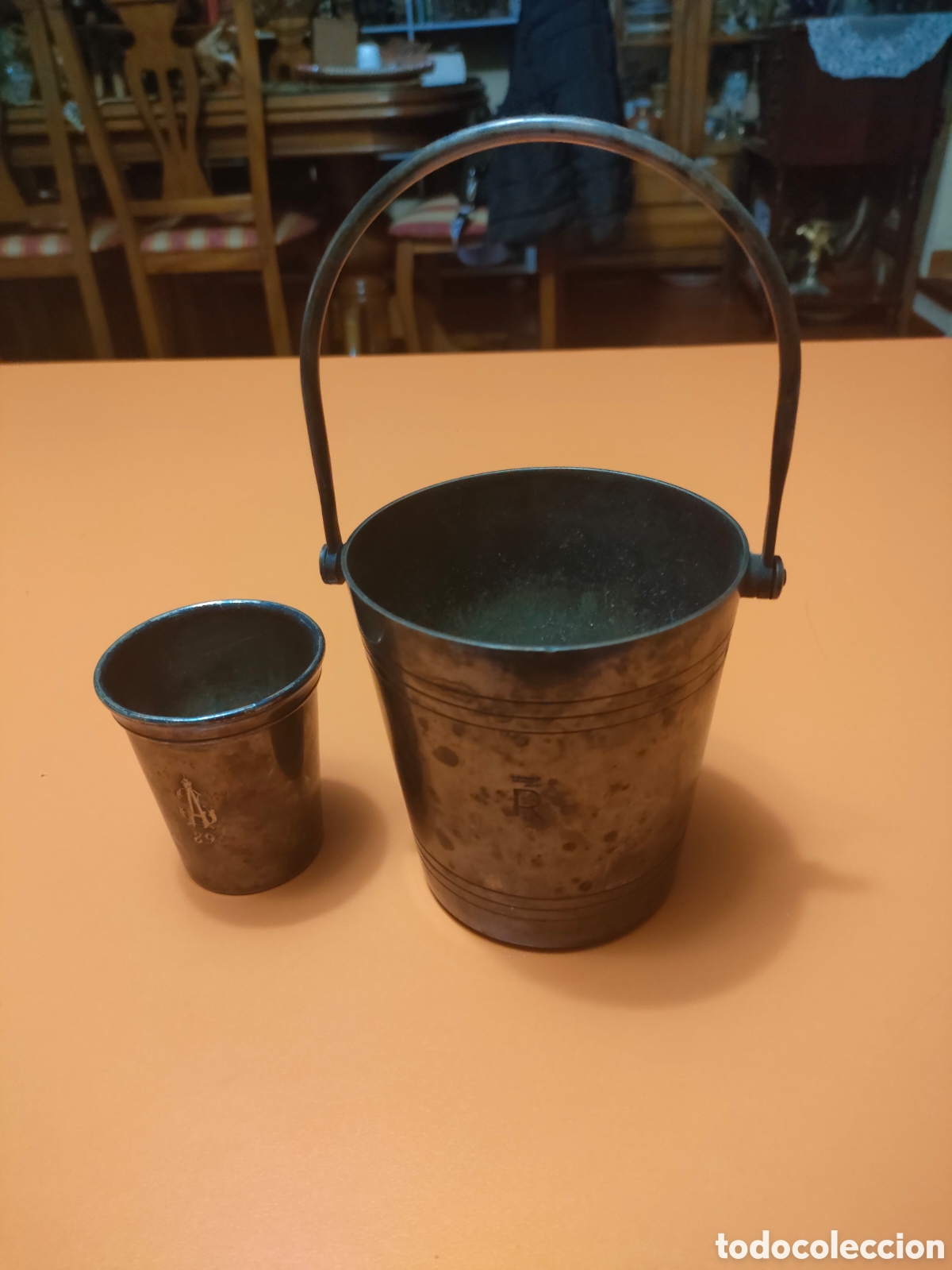 Antig&uuml;edades: Cubo y vaso de ba&ntilde;o de plata - Foto 1