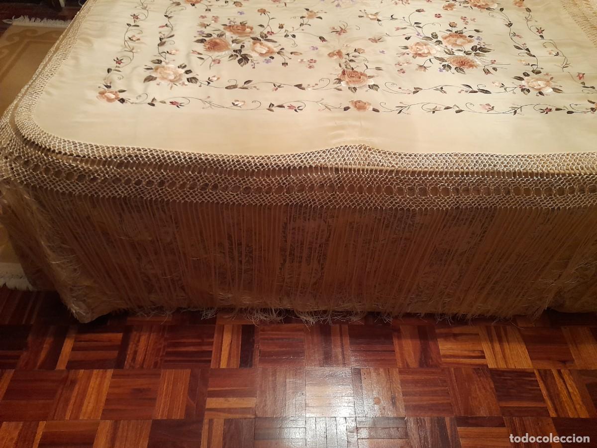 Antig&uuml;edades: Mant&oacute;n de Manila bordado a mano - Foto 4