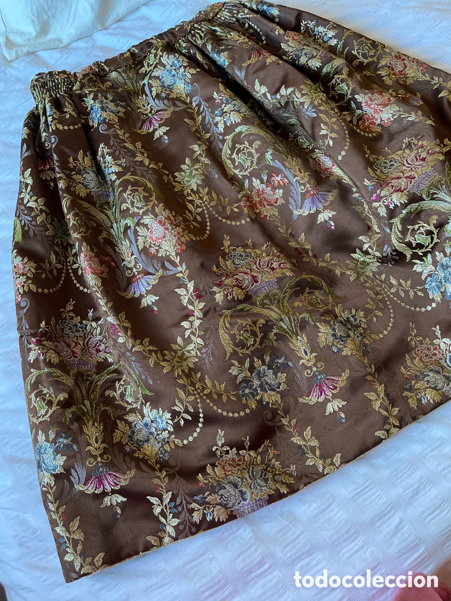 Antig&uuml;edades: Saya indumentaria adamascada