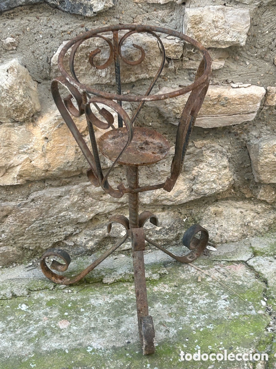 Antig&uuml;edades: Macetero de hierro forja - Foto 1
