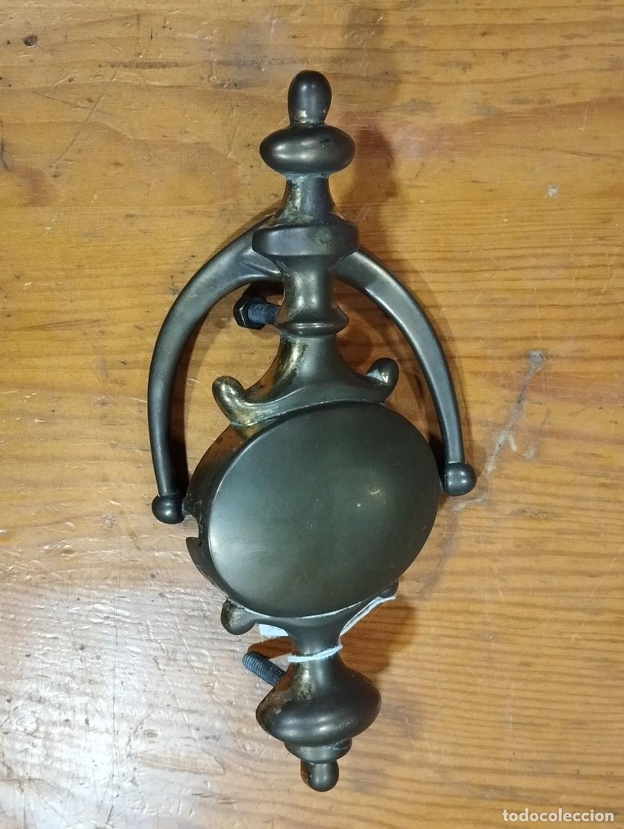 Antig&uuml;edades: PICAPORTE ALDABA DE BRONCE ANTIGUO. - Foto 2