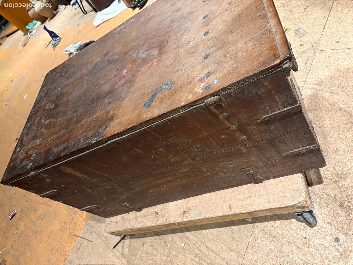 Antig&uuml;edades: arcon caudales antiguo con faltas pero excelente pieza y p&aacute;tina