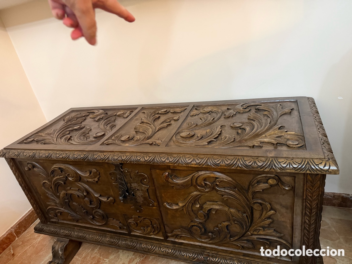 Antig&uuml;edades: Arca de madera tallada - Foto 1