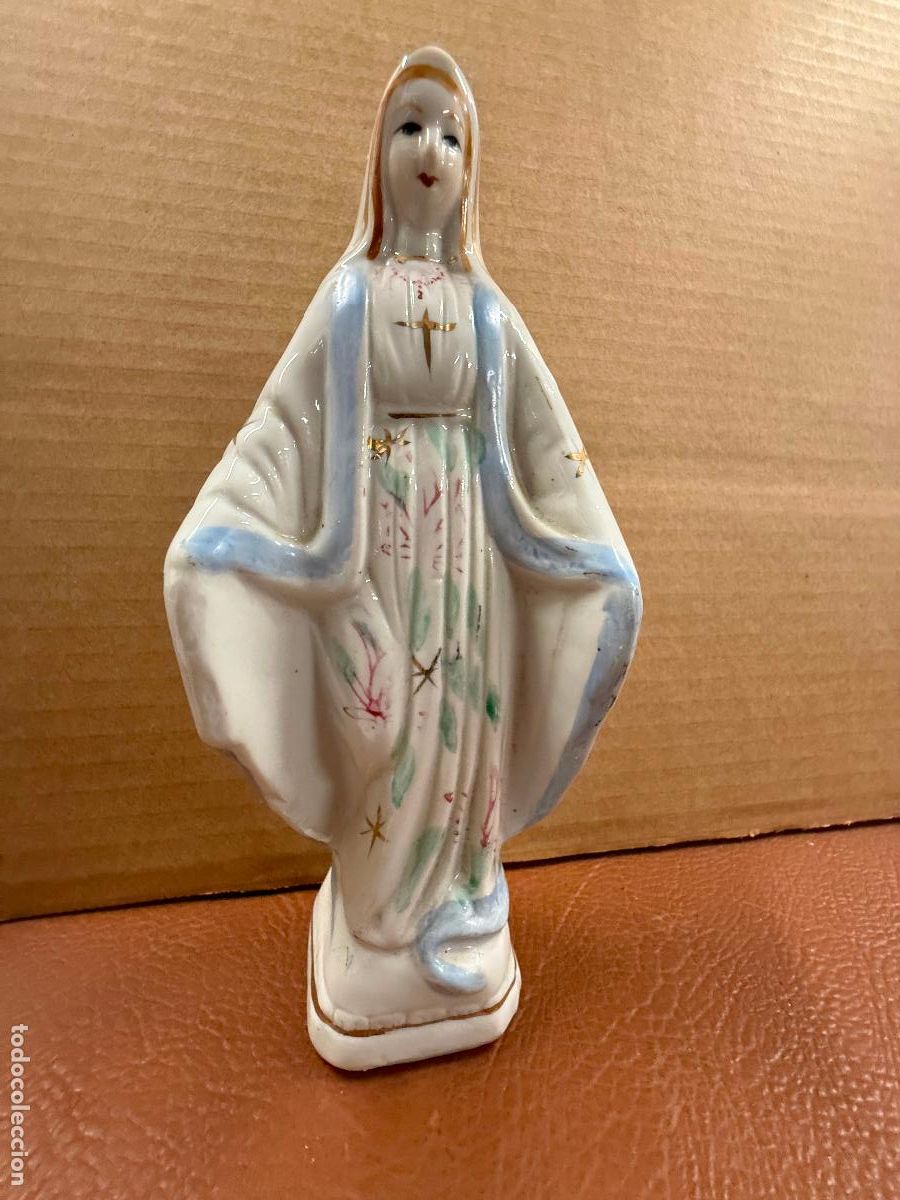 Antig&uuml;edades: Bonita VIRGEN de porcelana. Ideal para decoracion o peque&ntilde;o altar. Mide 20cms