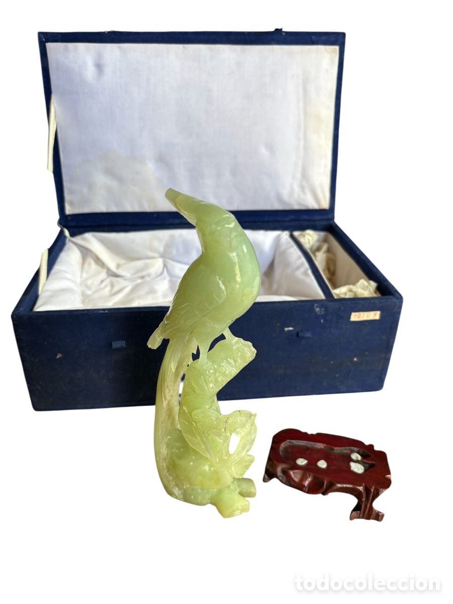 Antig&uuml;edades: Escultura de p&aacute;jaro de jade. China siglo XX.