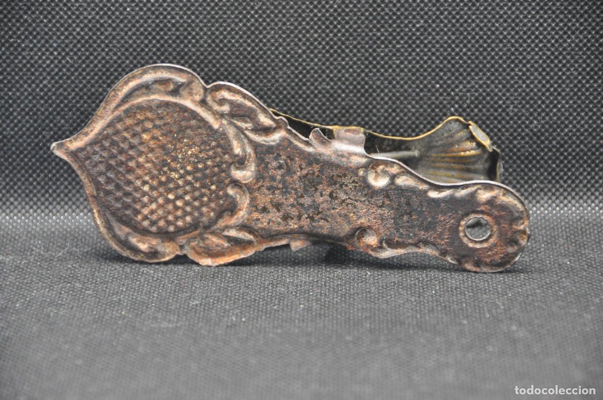 Antig&uuml;edades: ANTIGUO CLIP CON FORMA DE MANO - Foto 4