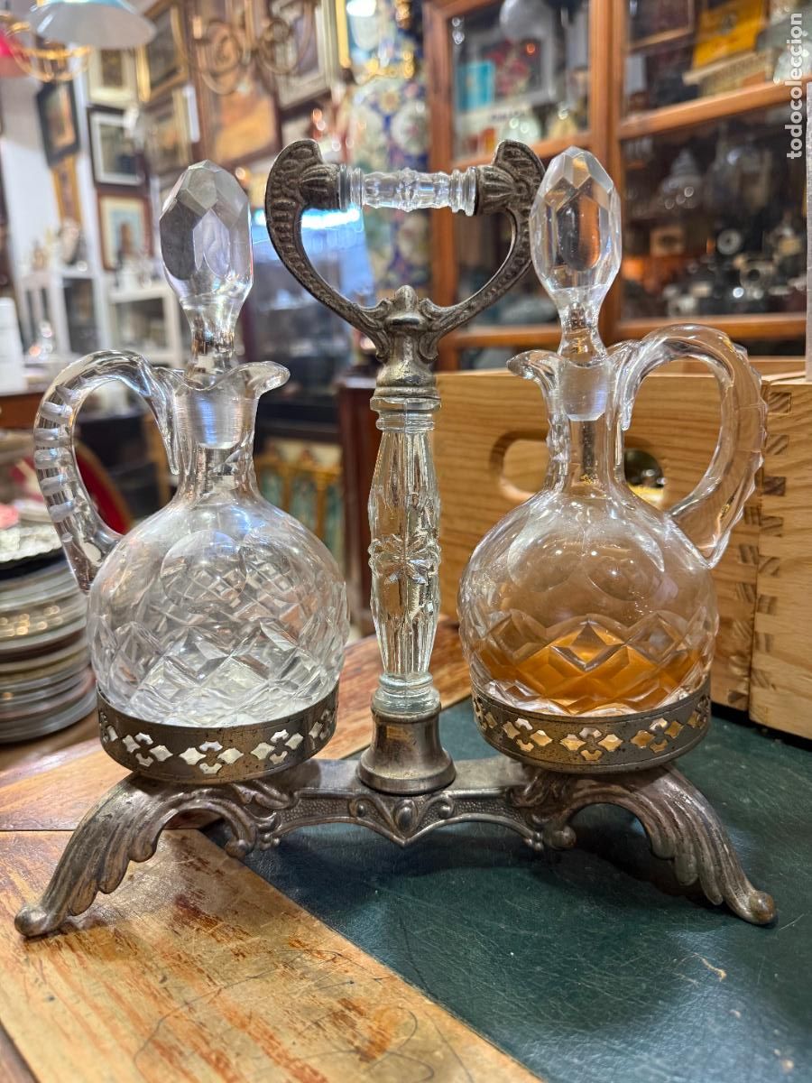Antig&uuml;edades: ANTIGUO CONJUNTO DE VINAJERA EN CRISTAL Y METAL
