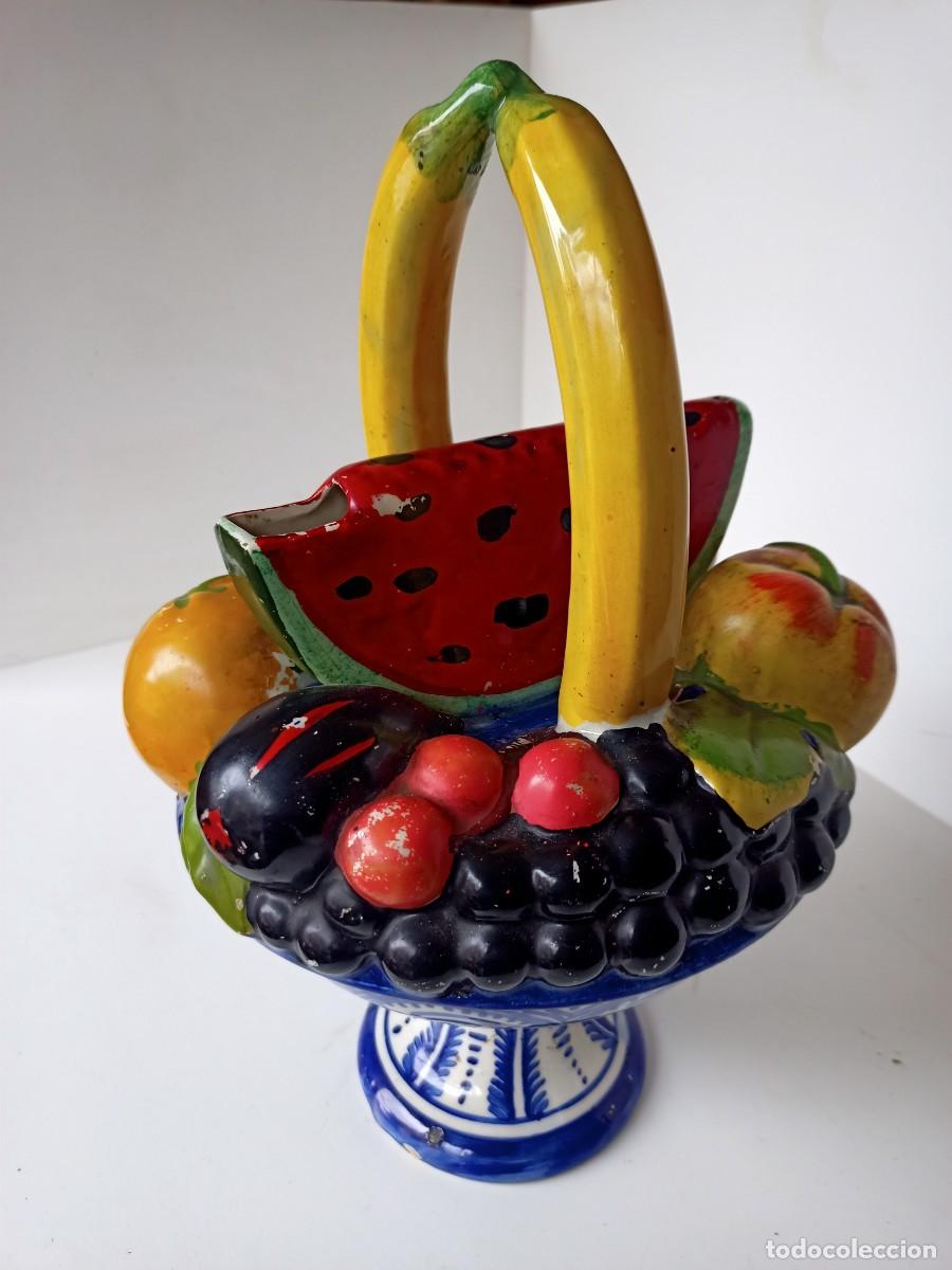 Antig&uuml;edades: Botijo de Manises, cesta de frutas - Foto 2