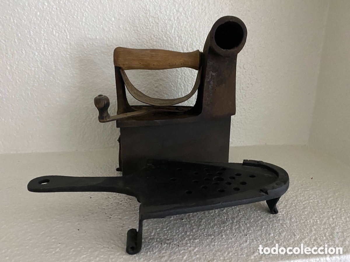 Antig&uuml;edades: Antigua plancha con soporte de hierro - Foto 2